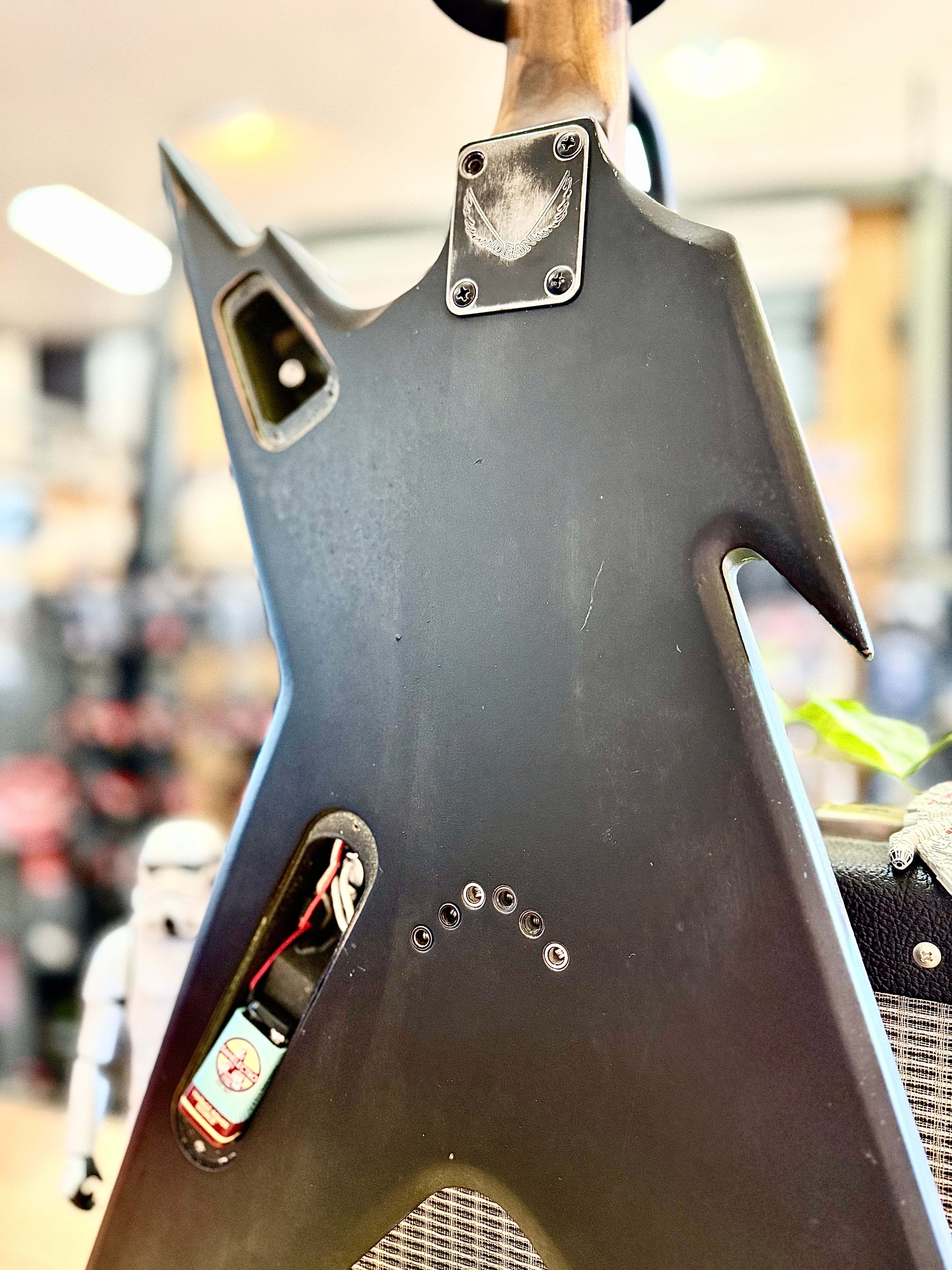Dean Guitars | Leadbetter Rabid Dog Relic |Razorback X | Melted Black Battle Relic Dean Guitars | Leadbetter Rabid Dog Relic |Razorback X | Melted Black Battle Relic